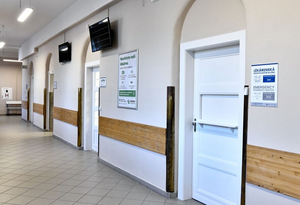 Chodba u nové lékárny Nemocnice Na Františku
